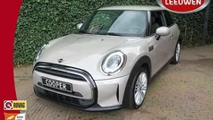 Grijs Gebruikt 2023 Mini Cooper Classic Hatchback | € 26.950 (Eerlijke prijs)