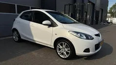 Wit Gebruikt 2009 Mazda 2 Hatchback | € 4.995 (Eerlijke prijs)