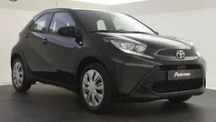 Zwart Gebruikt 2024 Toyota Aygo Play Hatchback | € 17.499 (Eerlijke prijs)