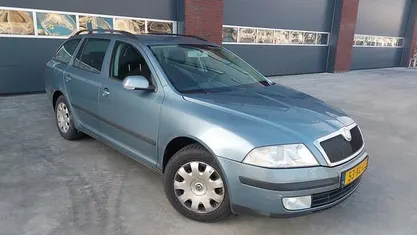 Occasion 2007 Skoda Octavia Ambiente Stationwagen | € 1.500 (Eerlijke prijs)