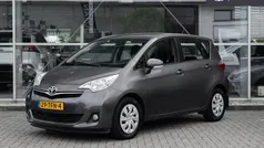 Grijs Gebruikt 2012 Toyota Verso-S MPV | € 9.549 (Eerlijke prijs)