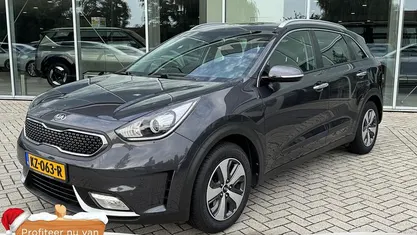 (abt) platinum graphite p Gebruikt 2017 Kia Niro First Edition SUV | € 17.445 (Eerlijke prijs)