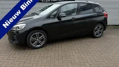 Zwart Gebruikt 2019 BMW 218 Executive Stationwagen | € 17.950 (Eerlijke prijs)