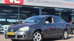 Grijs, metallic lak Gebruikt 2007 VW Jetta Comfortline Sedan | € 2.448 (Eerlijke prijs)