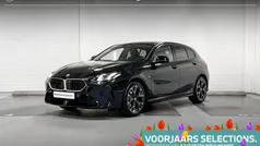 Saphischwarz (donker zwart) Gebruikt 2024 BMW 120 M Sport Hatchback | € 39.900 (Super prijs)