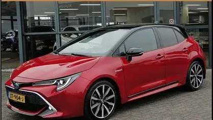 Occasion Toyota Corolla Executive 98 PK (72 kW) 2019 Rood (metallic) Hatchback