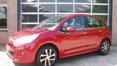Rood, metallic lak Gebruikt 2015 Citroën C3 Hatchback | € 5.750 (Eerlijke prijs)