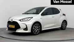 Wit Gebruikt 2021 Toyota Yaris Hybrid Executive Hatchback | € 20.735 (Eerlijke prijs)