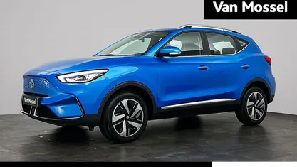 Rood Nieuw 2025 MG ZS Comfort Sedan | € 24.995 (Goede deal)