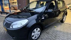 Zwart Gebruikt 2012 Dacia Sandero Hatchback | € 2.950 (Eerlijke prijs)