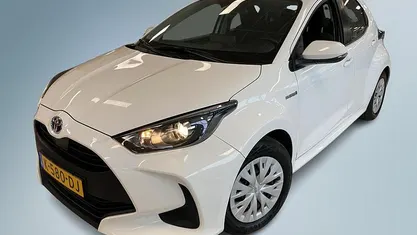 Wit Occasion 2020 Toyota Yaris Hybrid Active Hatchback | € 19.950 (Eerlijke prijs)