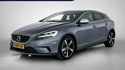Grijs metallic Gebruikt 2020 Volvo V40 Hatchback | € 15.950 (Eerlijke prijs)