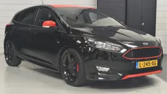 Zwart Gebruikt 2016 Ford Focus ST-Line Hatchback | € 13.950 (Eerlijke prijs)