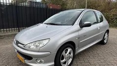 Grijs Gebruikt 2006 Peugeot 206 Quiksilver Hatchback | € 1.950 (Eerlijke prijs)
