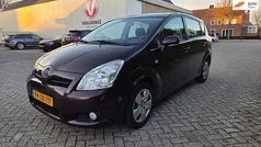 Rood (metallic) Gebruikt 2008 Toyota Verso Sol MPV | € 5.450 (Goede deal)