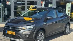 Grijs Gebruikt 2022 Dacia Sandero Essentiel Hatchback | € 16.945 (Eerlijke prijs)