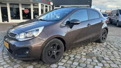 Bruin Gebruikt 2011 Kia Rio Plus Hatchback | € 3.750 (Eerlijke prijs)