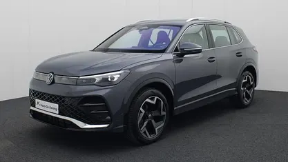 Grijs, metallic lak Gebruikt 2024 VW Tiguan R-line Edition SUV | € 45.840 (Eerlijke prijs)