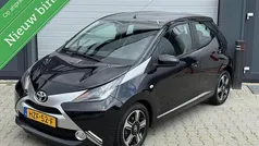 Zwart Gebruikt 2015 Toyota Aygo X-clusiv Hatchback | € 6.595 (Eerlijke prijs)