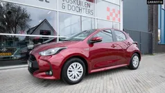 Rood Gebruikt 2021 Toyota Yaris Hybrid Hatchback | € 20.950 (Eerlijke prijs)