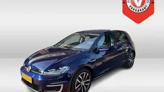 Blauw Gebruikt 2018 VW e-Golf Hatchback | € 12.950 (Eerlijke prijs)