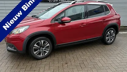 Rood Gebruikt 2017 Peugeot 2008 Allure SUV | € 9.945 (Eerlijke prijs)