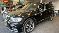 Zwart Gebruikt 2019 VW Tiguan Highline SUV | € 30.845 (Eerlijke prijs)