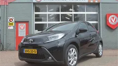 Zwart Gebruikt 2024 Toyota Aygo Play Hatchback | € 18.750 (Eerlijke prijs)