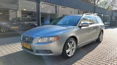 Grijs, metallic lak Gebruikt 2008 Volvo V70 Momentum Stationwagen | € 9.944 (Eerlijke prijs)
