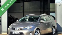 Grijs, metallic lak Gebruikt 2014 Toyota Auris Touring Sports Stationwagen | € 10.950 (Eerlijke prijs)