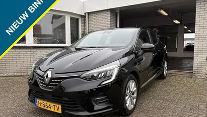 Zwart Gebruikt 2022 Renault Clio V Intens Hatchback | € 13.950 (Eerlijke prijs)
