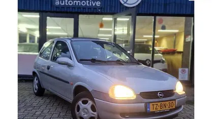 Grijs Gebruikt 1998 Opel Corsa Sport Hatchback | € 995 (Eerlijke prijs)