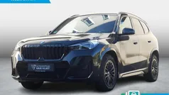 Saphirschwarz metallic (zwart metallic) Gebruikt 2023 BMW X1 M Sport SUV | € 43.900 (Eerlijke prijs)