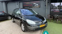 Gebruikt 2004 Renault Scénic II Komfort MPV | € 990 (Eerlijke prijs)