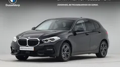 Zwart Gebruikt 2021 BMW 118 Sport Line Hatchback | € 23.450 (Eerlijke prijs)