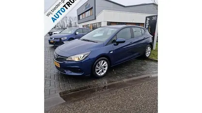 Blauw Gebruikt 2020 Opel Astra Edition Hatchback | € 9.299 (Eerlijke prijs)