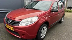 Rood, metallic lak Gebruikt 2011 Dacia Sandero Hatchback | € 3.450 (Eerlijke prijs)