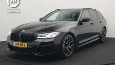 Zwart Gebruikt 2022 BMW 530e M Sport Stationwagen | € 39.730 (Eerlijke prijs)
