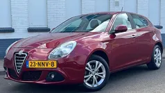 Rood Gebruikt 2010 Alfa Romeo Giulietta Distinctive Hatchback | € 7.245 (Goede deal)