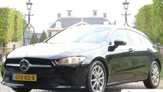 Zwart Gebruikt 2022 Mercedes CLA180 Shooting Brake Premium Plus Stationwagen | € 28.395 (Eerlijke prijs)
