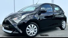 Zwart, metallic lak Gebruikt 2019 Toyota Aygo X-play Hatchback | € 10.445 (Eerlijke prijs)