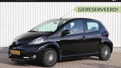 Zwart Gebruikt 2012 Toyota Aygo Hatchback | € 4.450 (Eerlijke prijs)