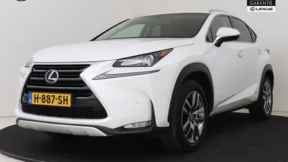 Wit Occasion 2020 Lexus NX300h Luxury Line SUV | € 30.950 (Super prijs)