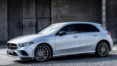 Grijs Gebruikt 2022 Mercedes A250 AMG Hatchback | € 34.900 (Eerlijke prijs)