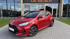 Rood Gebruikt 2022 Toyota Yaris Hybrid Hatchback | € 21.645 (Eerlijke prijs)