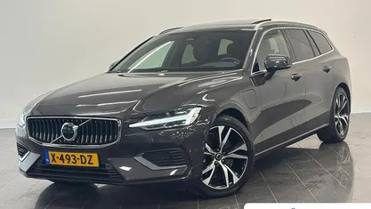 Grijs Occasion 2023 Volvo V60 Ultimate Stationwagen | € 38.945 (Eerlijke prijs)