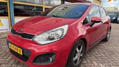 Rood Gebruikt 2011 Kia Rio Hatchback | € 2.750 (Eerlijke prijs)