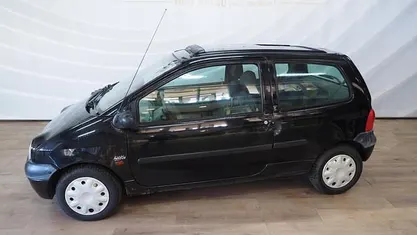 Occasion 2000 Renault Twingo Komfort Hatchback | € 850 (Eerlijke prijs)