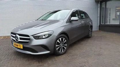 Grijs Gebruikt 2020 Mercedes B200 Business MPV | € 21.985 (Eerlijke prijs)