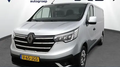 Grijs (metallic) Occasion 2024 Renault Trafic MPV | € 27.950 (Goede deal)